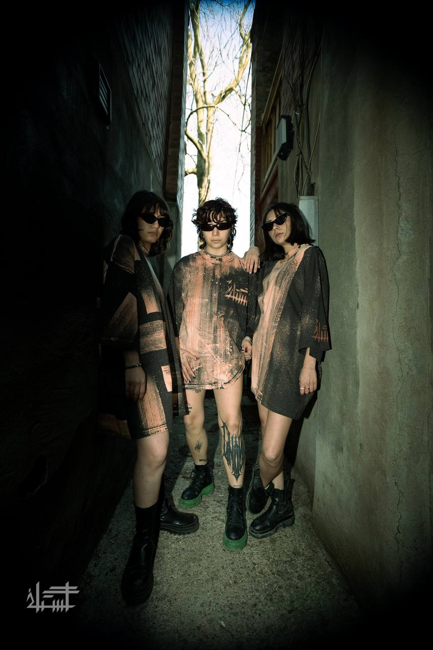 R4W statement Hoodie