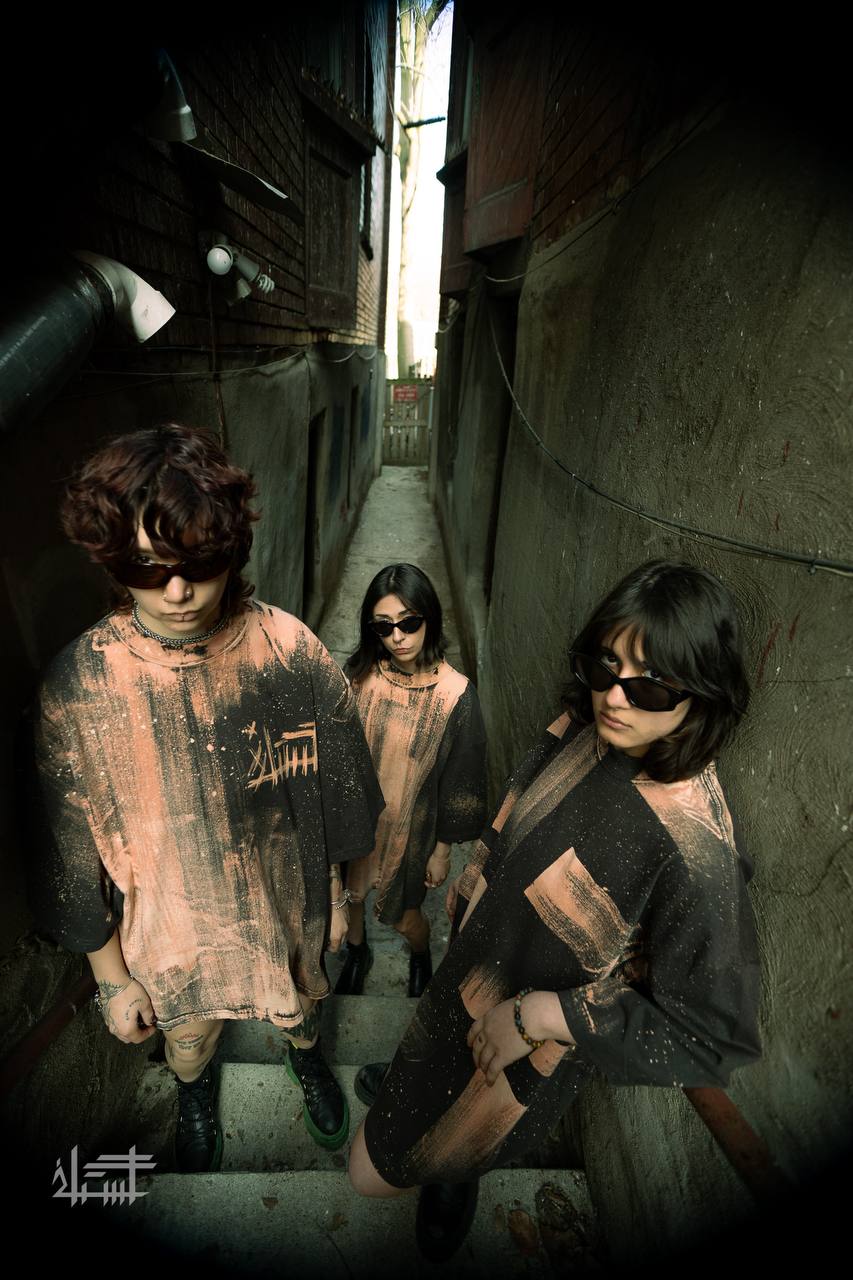 R4W statement Hoodie