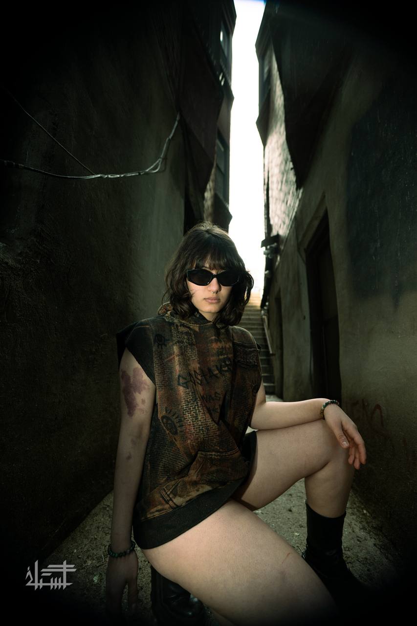 R4W statement sleeveless T