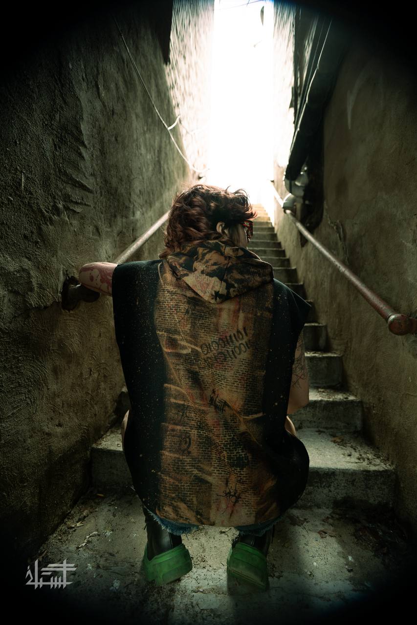 R4W statement sleeveless T