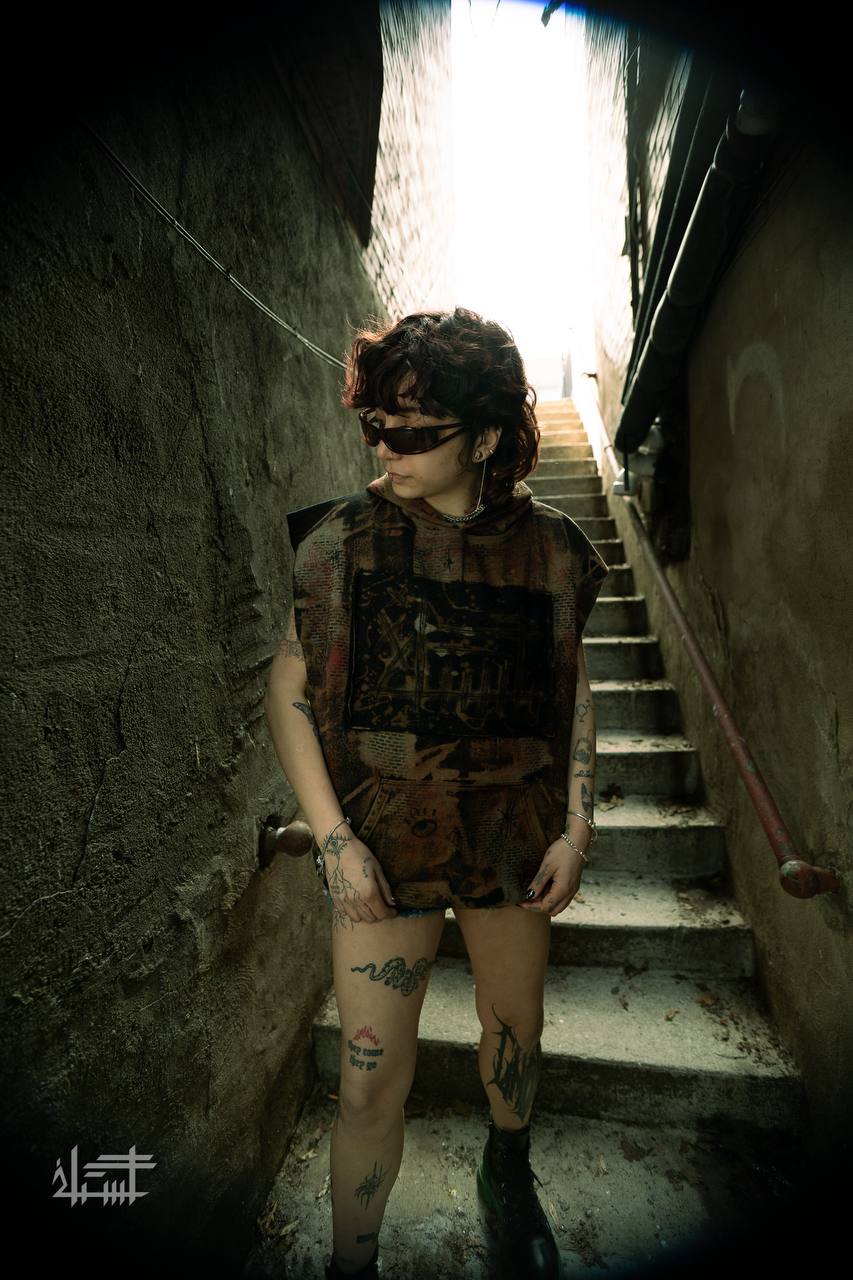 R4W statement sleeveless T