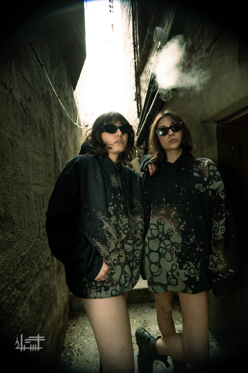 R4W statement Hoodie