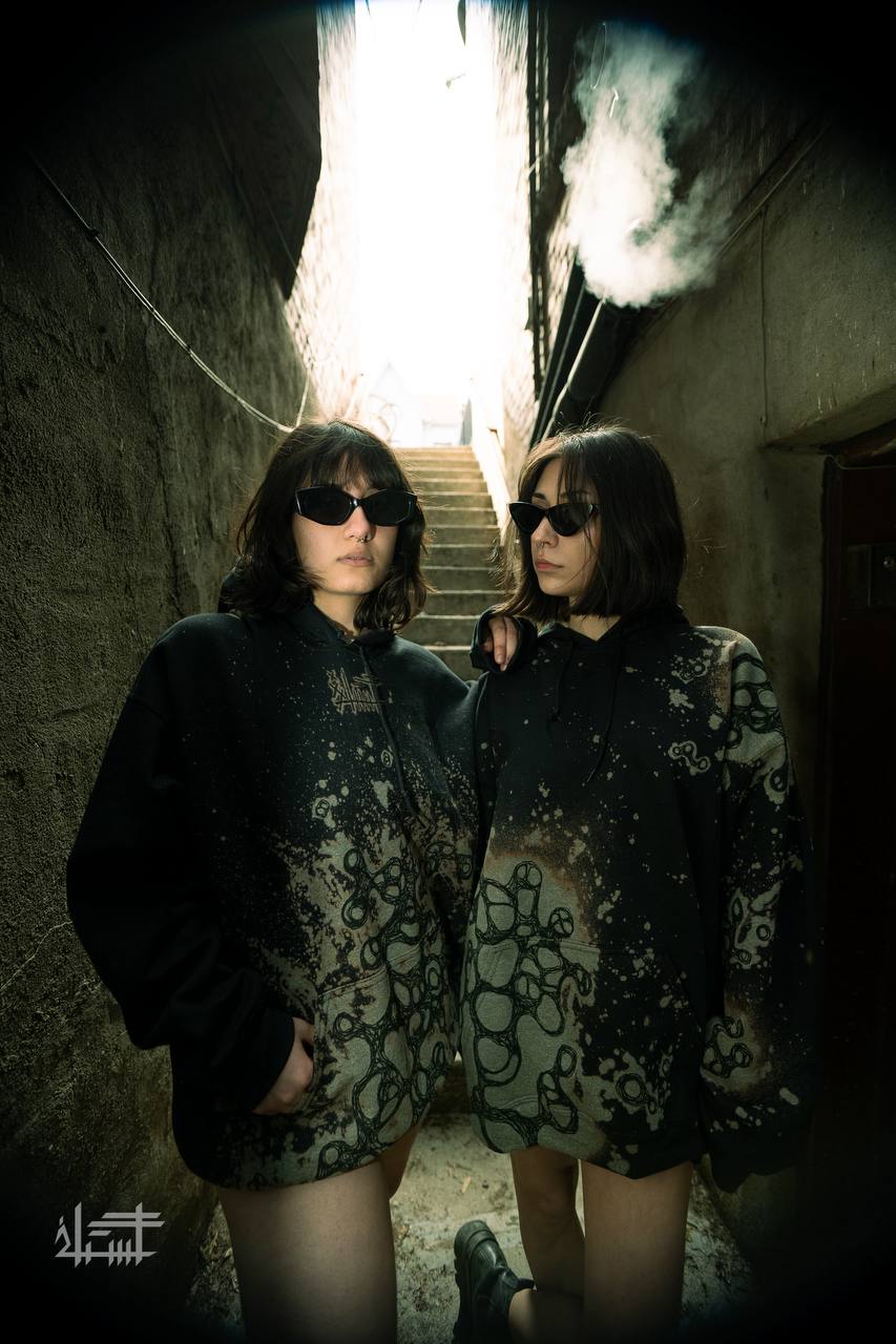 R4W statement Hoodie