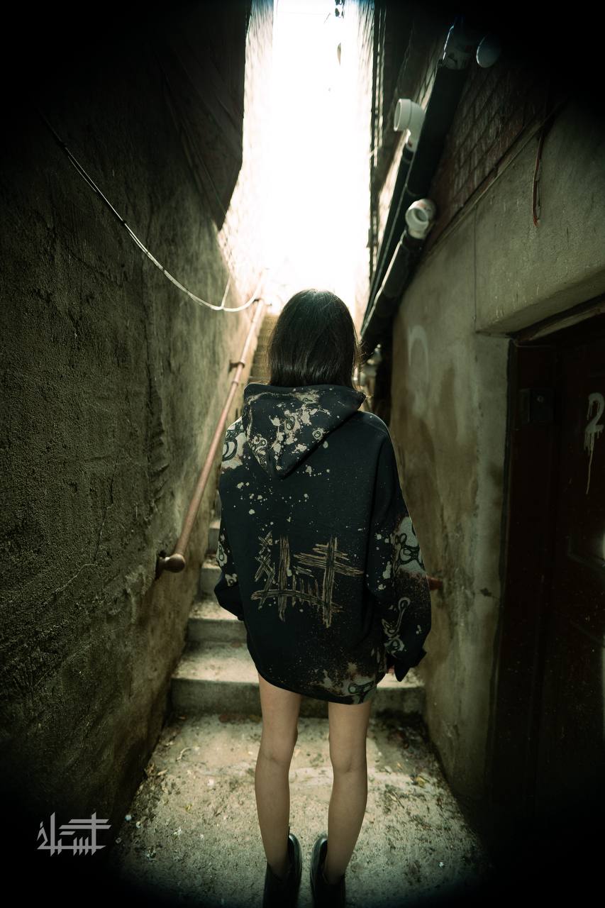 R4W statement Hoodie